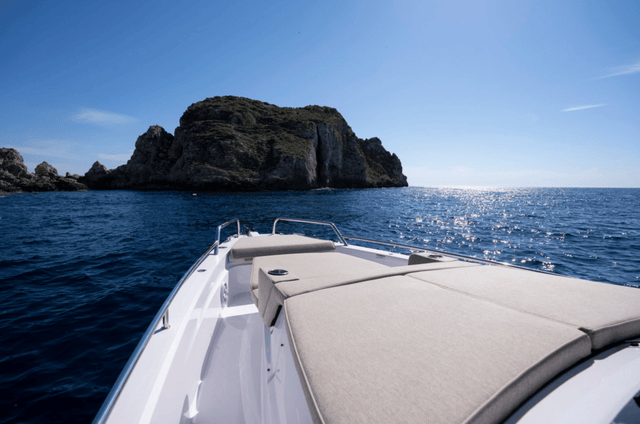 AXOPAR 37 SUN TOP MEDITERRANA - LEVEL 33 - Haller Experiences
